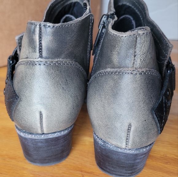 OTBT Fall River oiled leather Boho western buckle 6.5 M Olive Green stacked heel - Picture 6 of 9